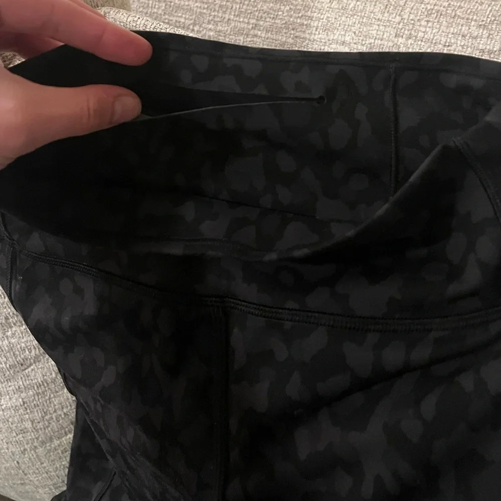 Lululemon Size 6 Camo Leggings - Picture 5 of 5